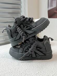 1 Pair Back To School Casual & Fashionable Sports Skateboarding Shoes For Children, Grey Blue With White Color Scheme, Slip-On Closure For Convenience, Comfortable, Lightweight, Soft, Suitable For Indoor/Outdoor, Play, Festivals, Etc.