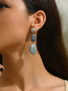 2 件优雅性感的不对称几何波浪仿玉树脂吊坠耳环，配金色心形耳钉，适合派对、度假和旅行佩戴。树脂材质拥有多色图案和纹理，每一件都独一无二。模具接缝属于正常制造工艺。 - 彩色 - 查看 2