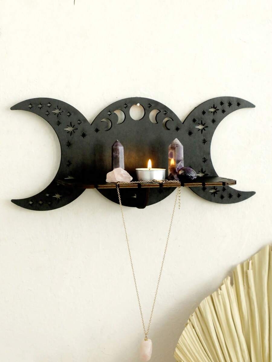 1 chiếc giá đỡ trưng bày pha lê ba mặt trăng bằng gỗ đen, giá treo tường trang trí bàn thờ phù thủy tâm linh với thiết kế hình trăng lưỡi liềm khoét rỗng, đồ trang trí chủ đề phù thủy phong cách Boho Gothic cho phòng ngủ Halloween, phòng thiền, phòng khách, không gian yoga, tiệc Halloween, trang trí nhà cửa.