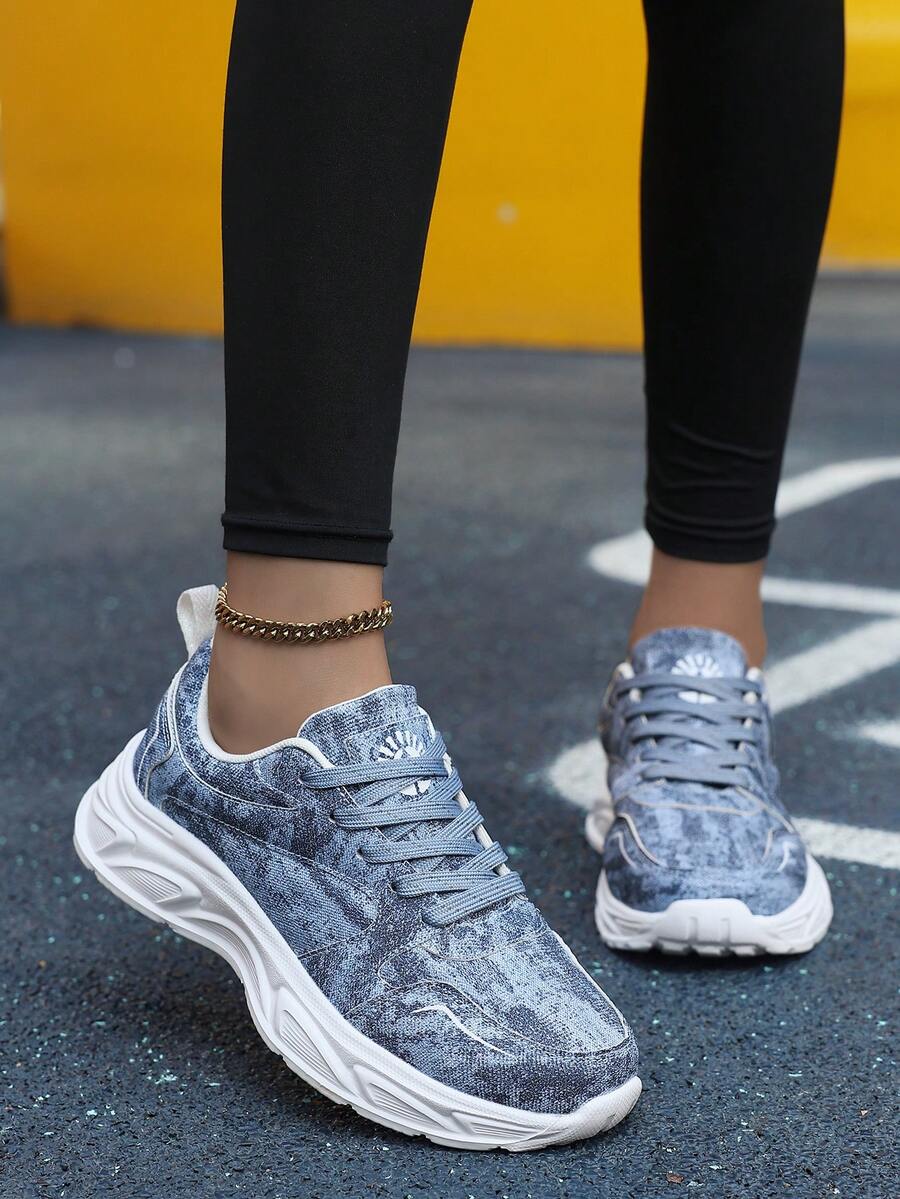 أحذية جري نسائية من الجلد المنفذ للهواء موديل 2025 الجديد، أحذية رياضية كاجوال خفيفة الوزن، أحذية رياضية ضخمة رجعية متعددة الاستخدامات للرياضة والترفيه، أحذية مقاومة للماء ومانعة للانزلاق للتنزه والتمارين الرياضية الخارجية، أحذية بادمنتون مع امتصاص الصدمات، أحذية متناسقة الشكل متعددة الاستخدامات لأي مناسبة، أحذية سفر خفيفة الوزن منخفضة الكاحل للنساء