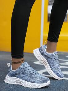 أحذية جري نسائية من الجلد المنفذ للهواء موديل 2025 الجديد، أحذية رياضية كاجوال خفيفة الوزن، أحذية رياضية ضخمة رجعية متعددة الاستخدامات للرياضة والترفيه، أحذية مقاومة للماء ومانعة للانزلاق للتنزه والتمارين الرياضية الخارجية، أحذية بادمنتون مع امتصاص الصدمات، أحذية متناسقة الشكل متعددة الاستخدامات لأي مناسبة، أحذية سفر خفيفة الوزن منخفضة الكاحل للنساء