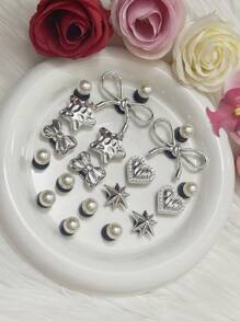 Nueva moda de accesorios para el calzado con diseños de corazón con lazo de plata electrolítica original para decoración de zapatos DIY. Conjunto de 20 piezas que incluyen estrella hueca, perla 3D y hebilla de zapato desmontable