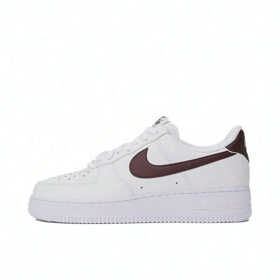 Nike 空军一号 '07 男士运动鞋，优质柔软皮革，气垫缓震，经久耐穿，舒适透气，篮球及休闲鞋款 FJ4146-112 - 白色/勃根地之戀 - 查看 1