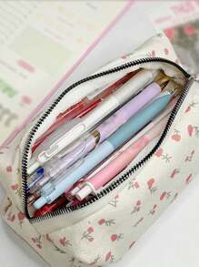 حقيبة قلم صغيرة بطبعة زهور بسيطة ، حقيبة تخزين قرطاسية جذابة وطازجة للغاية، حقيبة تخزين فرشاة مكياج، حقيبة تخزين مستحضرات تجميل صغيرة للحمل معك، إغلاق زلاجي، قوية وصغيرة ومريحة، سهلة الحمل، مناسبة للتنقل إلى العمل وإجراء الرحلات التجارية والسفر،علبة أقلام، حقيبة أقلام، حقيبة مدرسية ، مستلزمات مدرسية،عودة إلى المدرسة