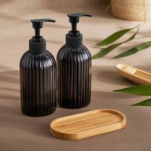 500毫升黑白条纹皂液瓶，可重复灌装洗发水、护发素、洗手液和洗洁精，16盎司皂液和洗洁精套装带支架（壁挂式），适用于浴室、卧室、办公室、厨房水槽、旅行、洗衣房、沙龙、酒店、餐厅、水疗中心等。