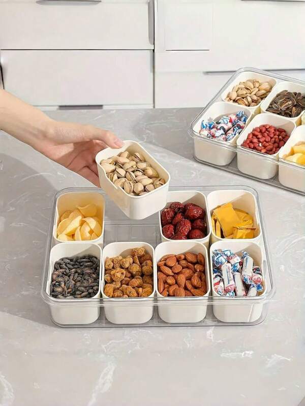 1 pièce Boîte à collation divisée transparente à 8 compartiments avec couvercle et poignée - Lavable au lave-vaisselle/micro-ondes. Plateau à charcuterie portable pour fruits, légumes, bonbons et noix - Réutilisable pour le déjeuner, les salades, les collations. Idéal pour les voyages, le camping, les pique-niques et la préparation des repas, accessoires de cuisine, articles de voyage essentiels