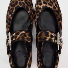 Women Athletic & Outdoor Sandals & Slides