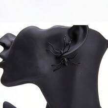 1pc Halloween Spider Earrings, Exaggerated Funny Animal Design, No Power Needed, Battery-Free, Artistic Party Accessory For Women