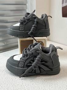 1 Pair Back To School Casual & Fashionable Sports Skateboarding Shoes For Children, Grey Blue With White Color Scheme, Slip-On Closure For Convenience, Comfortable, Lightweight, Soft, Suitable For Indoor/Outdoor, Play, Festivals, Etc.