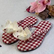 Women Flip-Flops - cuadros rojos y blancos - Ver 1