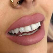 1 st. bar och 4 strass-grillar med en tand, personlig hiphop-stil, lämplig för män och kvinnor, vardagsbruk