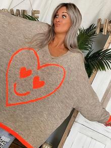 大码女式爱心笑脸V领长袖宽松套头毛衣，适合秋冬季休闲穿着，也可作为女士度假装或派对上衣。 - 卡其色 - 查看 1