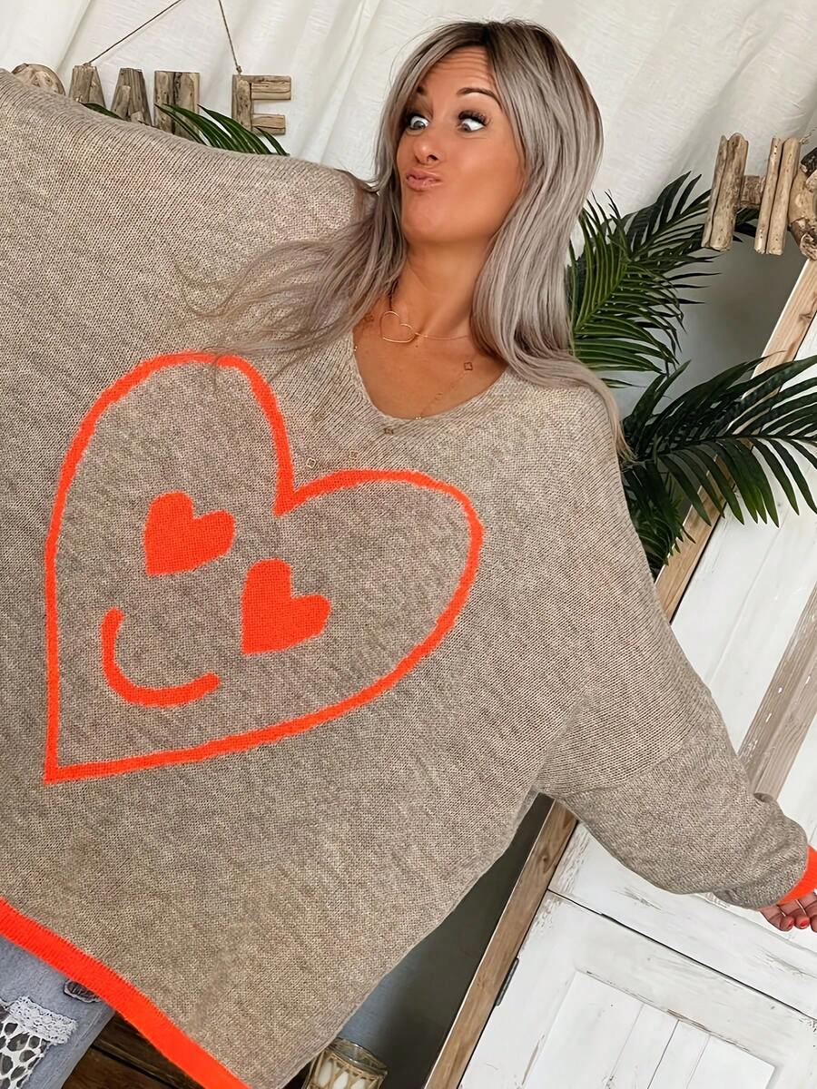 大码女式爱心笑脸V领长袖宽松套头毛衣，适合秋冬季休闲穿着，也可作为女士度假装或派对上衣。 - 卡其色 - 查看 1