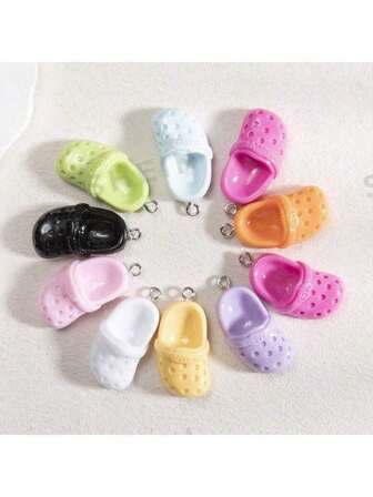 7pcs/10pcs Fashion Charming Random Mixed Color Sweet Mini 3D Hollow Shoe Pendant Resin Charm Pendant Mini Slipper Clip-On Pendant, Suitable For Women Jewelry Making DIY Necklace Earrings Bracelet Keychain Keyring Craft Bag Charm Car Pendant Holiday Party Decor