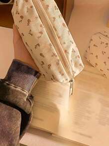 حقيبة قلم صغيرة بطبعة زهور بسيطة ، حقيبة تخزين قرطاسية جذابة وطازجة للغاية، حقيبة تخزين فرشاة مكياج، حقيبة تخزين مستحضرات تجميل صغيرة للحمل معك، إغلاق زلاجي، قوية وصغيرة ومريحة، سهلة الحمل، مناسبة للتنقل إلى العمل وإجراء الرحلات التجارية والسفر،علبة أقلام، حقيبة أقلام، حقيبة مدرسية ، مستلزمات مدرسية،عودة إلى المدرسة