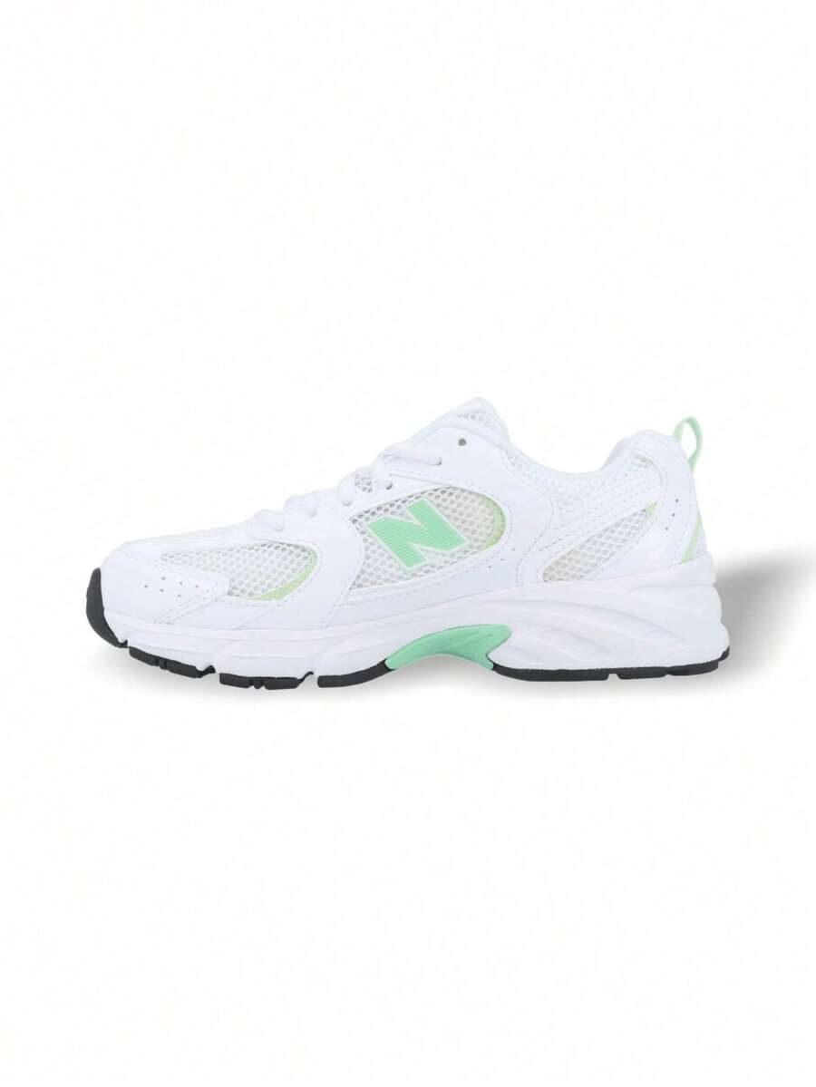 New Balance 530运动鞋，透气网眼鞋面，缓震中底，耐磨橡胶外底，贴合舒适，适合积极的生活方式 GR530SM - 白水/瓜子水 - 查看 1