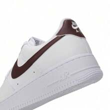 Nike 空军一号 '07 男士运动鞋，优质柔软皮革，气垫缓震，经久耐穿，舒适透气，篮球及休闲鞋款 FJ4146-112 - 白色/勃根地之戀 - 查看 6