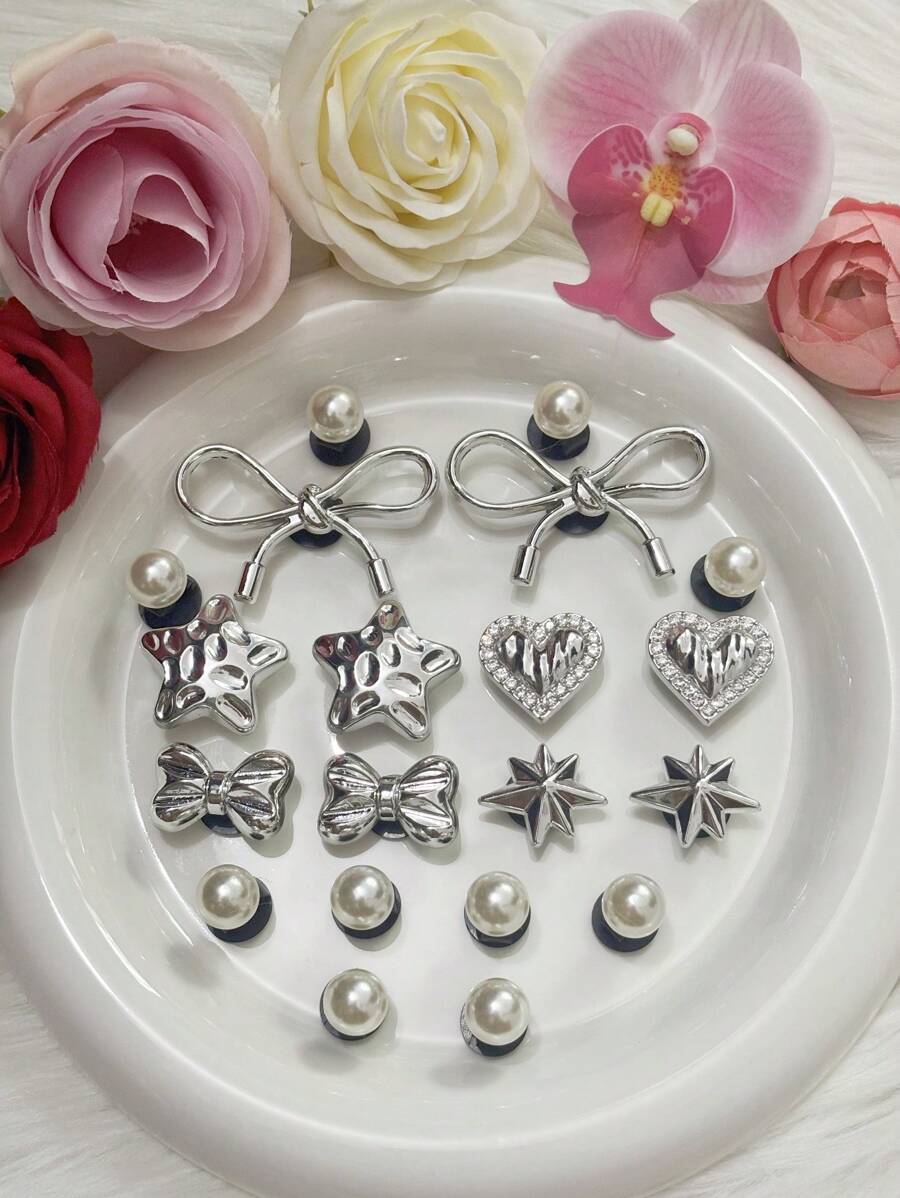 Nueva moda de accesorios para el calzado con diseños de corazón con lazo de plata electrolítica original para decoración de zapatos DIY. Conjunto de 20 piezas que incluyen estrella hueca, perla 3D y hebilla de zapato desmontable