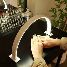 1 lâmpada em arco com controle de brilho e temperatura de cor ajustável, alimentada por USB, baixa alergia, em formato de crescente, ideal para manicure, extensão de cílios, tatuagem e cuidados com unhas nude, salão de beleza, extensão de cílios e iluminação para exposição de artesanato, design moderno, ideal para presentes de feriado e aniversário