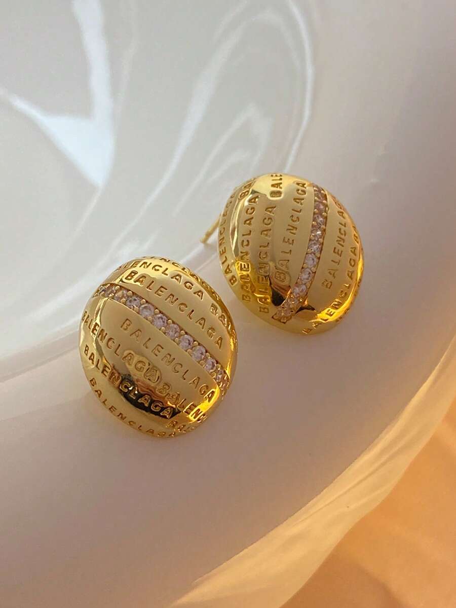 2 pezzi Orecchini a bottone rotondi in rame e zirconia alla moda per donne, gioielli personalizzati con lettera per uso quotidiano