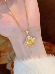 1pc Four-Leaf Clover Necklace, Popular Brushed Gold Pillow Necklace, Retro Palace Style, Light Luxury Clavicle Chain,Suitable For Women To Wear At Daily Parties And Dinners, 2025 Autumn And Winter New Necklace, Jewelry Gift - 金色 - 查看 2