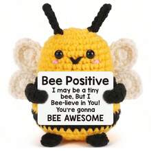 1个火烈鸟咖啡杯蜜蜂哈巴狗浣熊猫头鹰太阳羊手工编织毛绒玩偶挂饰，充满正能量，可以作为小礼物送给亲朋好友。可爱的针织玩具挂饰非常适合摆放在家中的客厅和书桌上，作为生日礼物和房间装饰。可爱的玩偶礼物设计和鼓励的话语，温暖又甜蜜！这些可爱的玩偶将永远是你的朋友，它们会让你感到轻松快乐！ - 彩色 - 查看 13