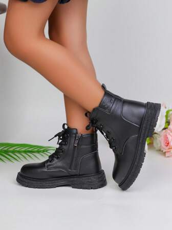 1 双纯色靴子，女童平底中筒时尚靴子，系带设计，拉链开合，时尚百搭，适合 3 岁及以上女童户外穿着，秋冬季