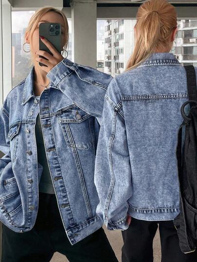 1件复古浅蓝色超大牛仔夹克：经典牛仔面料，宽松版型，适合春秋季节，时尚又显气质。无论是都市年轻女性日常逛街、泡吧还是通勤，都能轻松打造休闲酷炫的造型，百搭又实用。