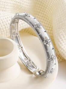 1pc High-Quality Vintage-Style Textured Snowflake Crafted Gold-Plated Bangle Bracelet With Rhinestones, Dual-Tone Regal Retro Luxurious Open Cuff Bracelet For Women, Suitable As A Festival Gift