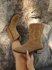 全新青少年尖头刺绣西部牛仔靴，舒适日常百搭棕色/黑色/米色西部靴 - 棕色 - 查看 7