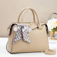 Women Shoulder Bags - 卡其色 - 查看 2