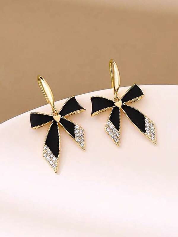 1 paire de boucles d'oreilles élégantes avec nœud noir