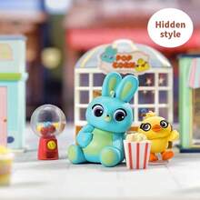 MINISO名创优品皮克斯欢乐甜品街系列盲盒，汇聚皮克斯人气角色，以甜品街为背景，创意十足。每款造型独特，场景独特，随机发货，惊喜不断。（1个，随机发货） - 彩色 - 查看 8