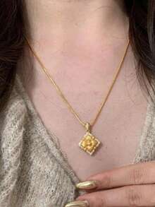 1pc Four-Leaf Clover Necklace, Popular Brushed Gold Pillow Necklace, Retro Palace Style, Light Luxury Clavicle Chain,Suitable For Women To Wear At Daily Parties And Dinners, 2025 Autumn And Winter New Necklace, Jewelry Gift - 金色 - 查看 4