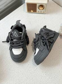 1 Pair Back To School Casual & Fashionable Sports Skateboarding Shoes For Children, Grey Blue With White Color Scheme, Slip-On Closure For Convenience, Comfortable, Lightweight, Soft, Suitable For Indoor/Outdoor, Play, Festivals, Etc.