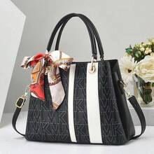 Women Shoulder Bags - 黑色 - 查看 1