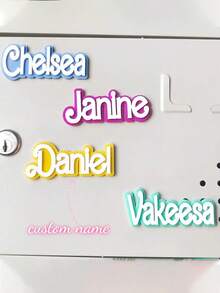 1 individuell angefertigter Acryl-Namensmagnet für den Kühlschrank, kreative und personalisierte funkelnde magnetische Englisch-Wort-Karte, glänzender und einfacher Stil, geeignet für Spindmarkierung und Dekoration, Namenskarte, das schönste Urlaubsgeschenk für Freunde, Geschenk zur Rückkehr an die Hochschule, Hochzeitsgeschenk