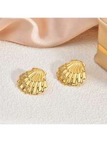 A Set Of 6 Fashionable And Elegant Golden Stainless Steel Earrings For Women, Featuring Jewelry Elements Such As Starfish, Shells, Seashells And Feathers, Free Of Allergens, With Long-Lasting Colors, Suitable For Daily Wear And A Graduation Season Gift.