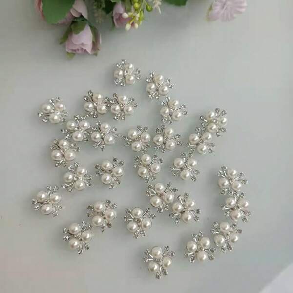 100/50 piezas Accesorios de manualidades de plástico con flores de perlas en forma de corazón