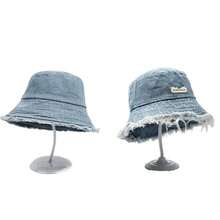 1pc Women Sunscreen Casual Bucket Hat With Silver Letter Badge And Frayed Brim, Suitable For Travel And Shopping Outfits