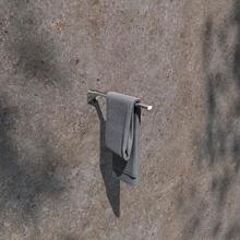 KEUCO Rose Handtuchhalter einarmig 34 cm ohne Bohren Metall verchromt Made in Germany starr inkl. Klebeset und Schraubset Handtuchstange zum Kleben oder Schrauben - Silber - Übersicht 3