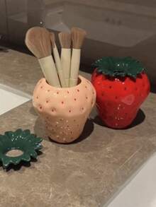 1 Lightweight, Luxurious And Cute Strawberry Style Storage Rack, Gentle Artistic Brush Rack In Strawberry Fruit Style, Elegant Makeup And Accessory Storage Container (Without Lid)