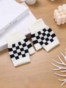 Uniseksowe, czarno-białe, dzianinowe rękawiczki z półpalcami w szachownicę, odpowiednie do użytku zimą, np. do pisania, jazdy na rowerze, utrzymywania ciepła itp.