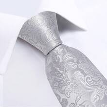 Conjunto de corbata de seda con estampado floral, incluye pinza de corbata, pañuelo y gemelos - Paisley gris plateado - Ver 2