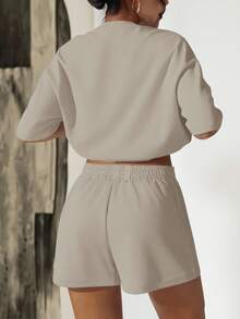 两件套女士休闲宽松纯色圆领短袖T恤和短裤套装，适合户外活动、运动穿着，卡其色短袖短裤套装，慢跑服，新年、情人节休闲装。 - 卡其色 - 查看 2