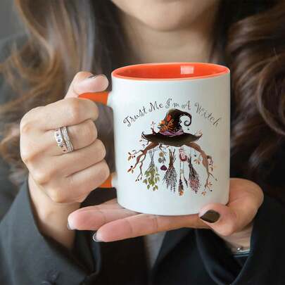 1 pieza Taza de café de cerámica con diseño de sombrero de bruja - Aislada y reutilizable con diseño "Creo que soy una bruja", hojas de otoño y bayas - Lavar a mano solamente, regalo perfecto para hombres y mujeres, Halloween, Acción de Gracias, Navidad, accesorios para barra de café