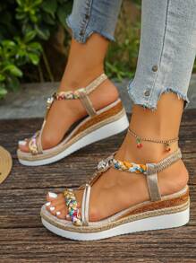 1双夏季厚底坡跟复古编织花卉平底凉鞋，适合青少年