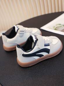 1 Pair All-Season Baby Sneakers, Design: The Overall Color Scheme Is Simple Yet Fashionable, With The Black Decorative Lines On The Shoe Body Contrasting Sharply With The Light-Colored Upper, Following The Current Popular Retro Sports Style, Allowing Children To Wear Them With A Fashionable Taste And Easily Match Various Outfits.