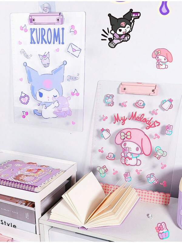 Sanrio Sanrio 1/2 件 Hello Kitty A4 亚克力剪贴板透明书写板带有 Kuromi Cinnamoroll Pochcoo 卡通动漫设计可存储、整理和汇总文件的文件夹适合学校学生整理试卷、分类科目且必备（某些部件可能是随机的）