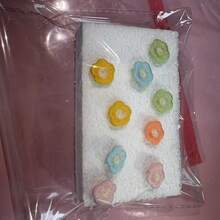 花朵图钉，用于地图、软木板照片展示、办公室和家居的刺绣多色花朵图钉，可爱的花朵深色、浅色图钉，金属平头图钉 - 均碼 - 查看 9